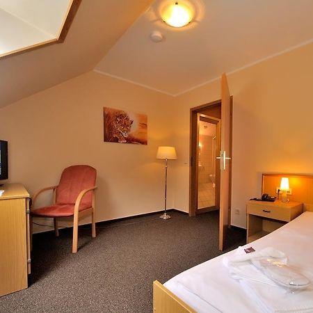 Waldhotel Bad Bibra Exteriör bild