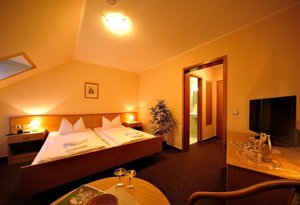 Waldhotel Bad Bibra Exteriör bild